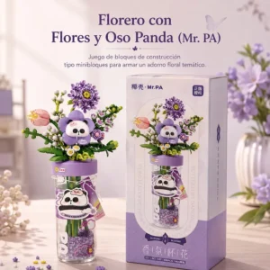 Florero con flores y oso panda